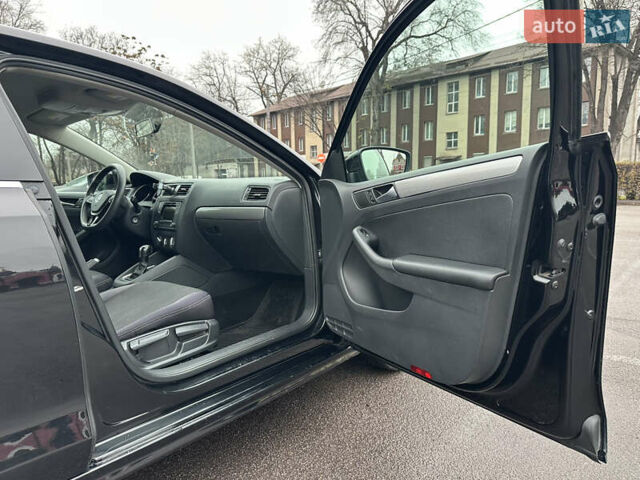 Черный Фольксваген Джетта, объемом двигателя 1.4 л и пробегом 175 тыс. км за 8999 $, фото 19 на Automoto.ua