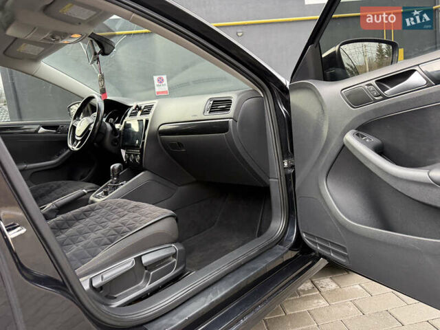 Черный Фольксваген Джетта, объемом двигателя 1.4 л и пробегом 151 тыс. км за 11000 $, фото 37 на Automoto.ua