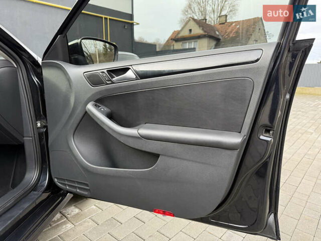 Черный Фольксваген Джетта, объемом двигателя 1.4 л и пробегом 151 тыс. км за 11000 $, фото 36 на Automoto.ua