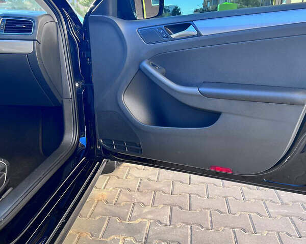 Черный Фольксваген Джетта, объемом двигателя 1.4 л и пробегом 156 тыс. км за 10500 $, фото 10 на Automoto.ua