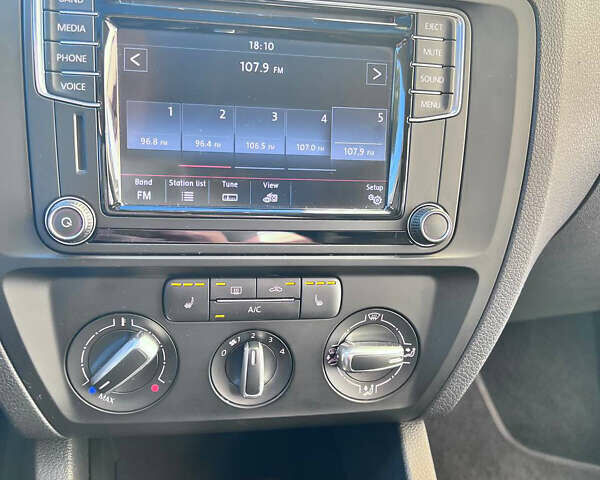 Черный Фольксваген Джетта, объемом двигателя 1.4 л и пробегом 156 тыс. км за 10500 $, фото 6 на Automoto.ua