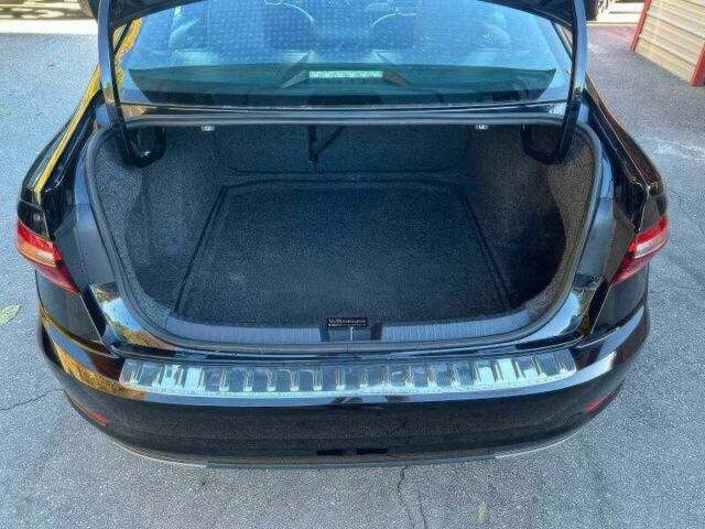 Черный Фольксваген Джетта, объемом двигателя 1.4 л и пробегом 56 тыс. км за 10000 $, фото 8 на Automoto.ua