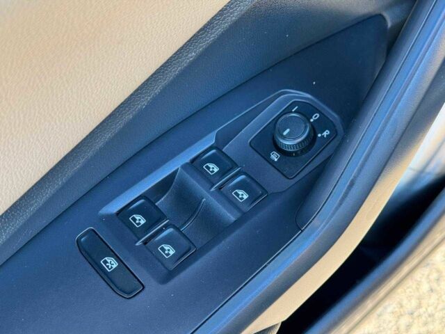 Черный Фольксваген Джетта, объемом двигателя 1.4 л и пробегом 62 тыс. км за 14200 $, фото 10 на Automoto.ua