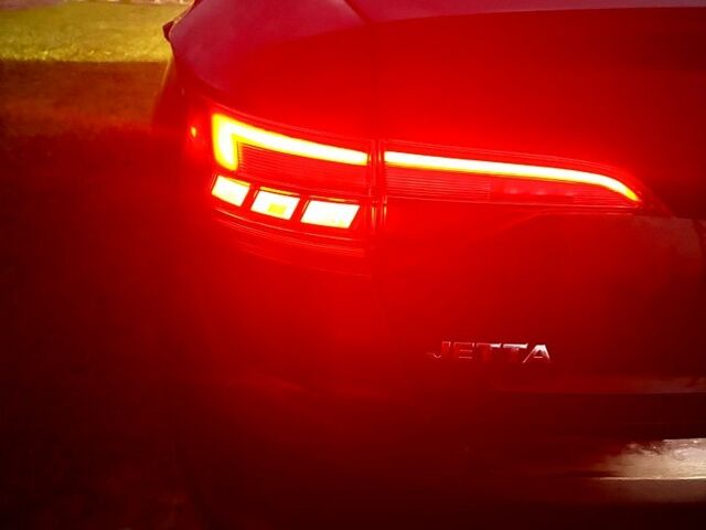 Черный Фольксваген Джетта, объемом двигателя 1.4 л и пробегом 102 тыс. км за 16888 $, фото 2 на Automoto.ua