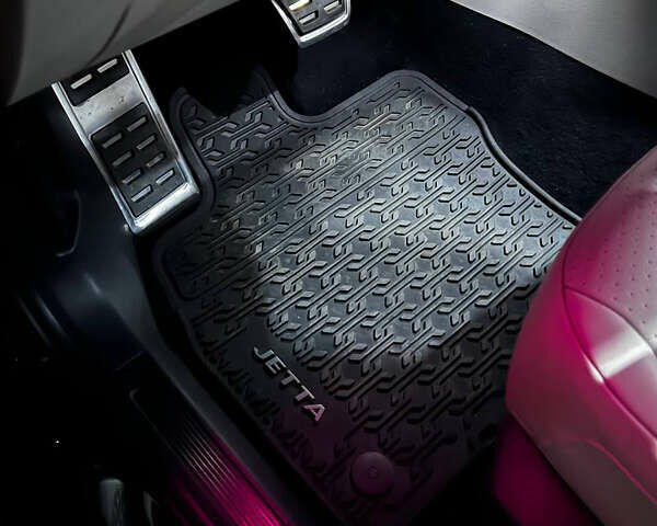 Черный Фольксваген Джетта, объемом двигателя 1.4 л и пробегом 109 тыс. км за 16500 $, фото 21 на Automoto.ua