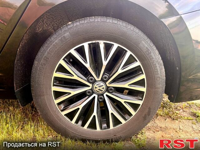 Черный Фольксваген Джетта, объемом двигателя 1.4 л и пробегом 102 тыс. км за 16888 $, фото 7 на Automoto.ua