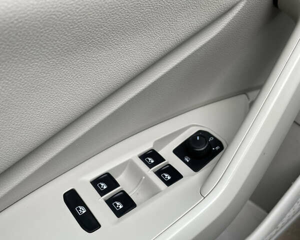 Фольксваген Джетта 2020 в Черновцах на Automoto.ua Черный Фольксваген Джетта, объемом двигателя 1.4 л и пробегом 94 тыс. км за 14700 $, фото 8 на Automoto.ua