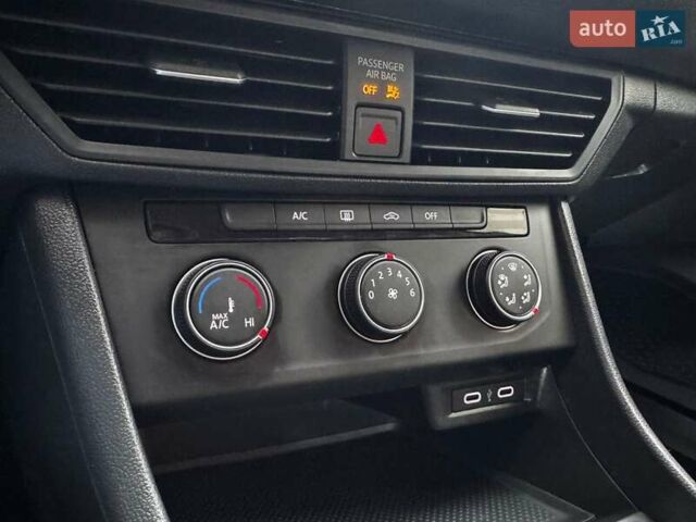 Черный Фольксваген Джетта, объемом двигателя 1.5 л и пробегом 181 тыс. км за 18500 $, фото 63 на Automoto.ua