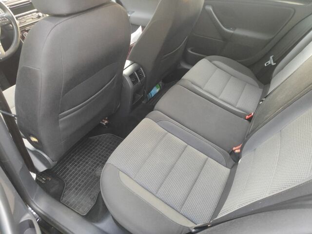 Чорний Фольксваген Джетта, об'ємом двигуна 2.5 л та пробігом 300 тис. км за 9500 $, фото 21 на Automoto.ua