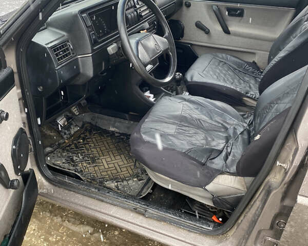 Коричневый Фольксваген Джетта, объемом двигателя 1.3 л и пробегом 245 тыс. км за 1300 $, фото 5 на Automoto.ua