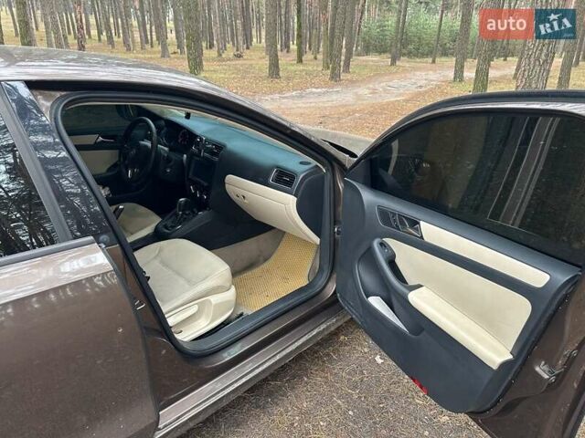 Коричневий Фольксваген Джетта, об'ємом двигуна 2.5 л та пробігом 250 тис. км за 7700 $, фото 6 на Automoto.ua