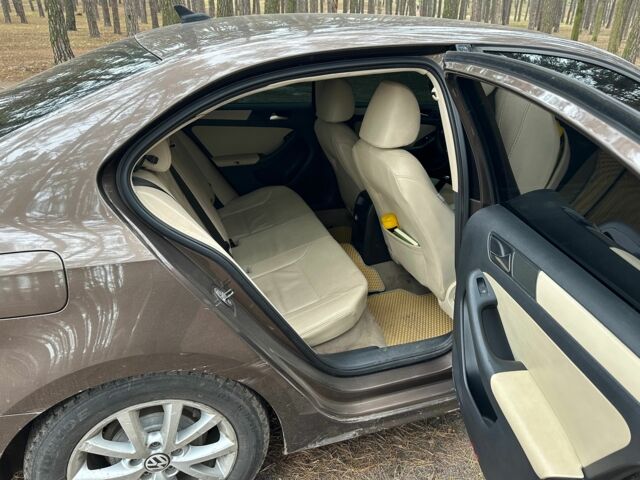 Коричневий Фольксваген Джетта, об'ємом двигуна 2.5 л та пробігом 250 тис. км за 7700 $, фото 6 на Automoto.ua