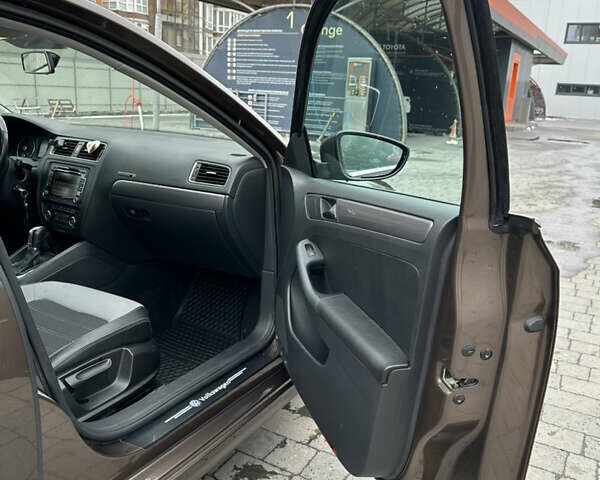 Коричневый Фольксваген Джетта, объемом двигателя 1.6 л и пробегом 223 тыс. км за 10550 $, фото 8 на Automoto.ua