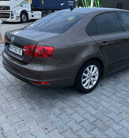 Коричневый Фольксваген Джетта, объемом двигателя 1.39 л и пробегом 261 тыс. км за 9000 $, фото 3 на Automoto.ua