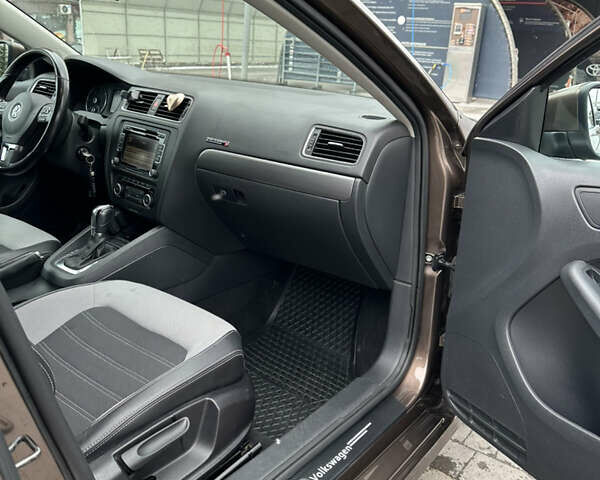 Коричневый Фольксваген Джетта, объемом двигателя 1.6 л и пробегом 223 тыс. км за 10550 $, фото 9 на Automoto.ua