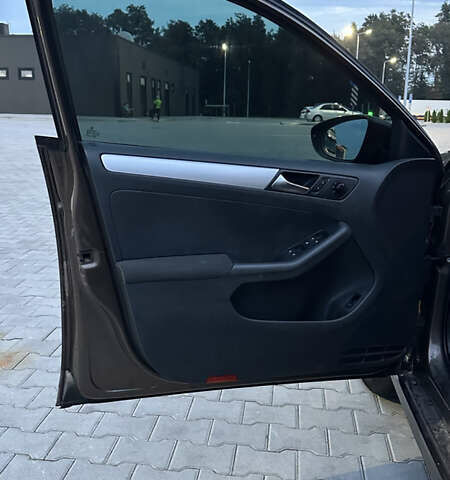 Коричневый Фольксваген Джетта, объемом двигателя 1.39 л и пробегом 261 тыс. км за 9000 $, фото 8 на Automoto.ua