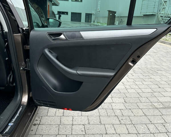 Коричневый Фольксваген Джетта, объемом двигателя 1.6 л и пробегом 223 тыс. км за 10550 $, фото 11 на Automoto.ua