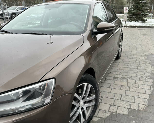 Коричневый Фольксваген Джетта, объемом двигателя 1.6 л и пробегом 223 тыс. км за 10550 $, фото 2 на Automoto.ua