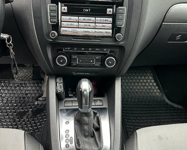 Коричневый Фольксваген Джетта, объемом двигателя 1.6 л и пробегом 223 тыс. км за 10550 $, фото 22 на Automoto.ua