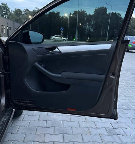 Коричневый Фольксваген Джетта, объемом двигателя 1.39 л и пробегом 261 тыс. км за 9000 $, фото 12 на Automoto.ua