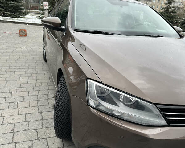 Коричневый Фольксваген Джетта, объемом двигателя 1.6 л и пробегом 223 тыс. км за 10550 $, фото 1 на Automoto.ua