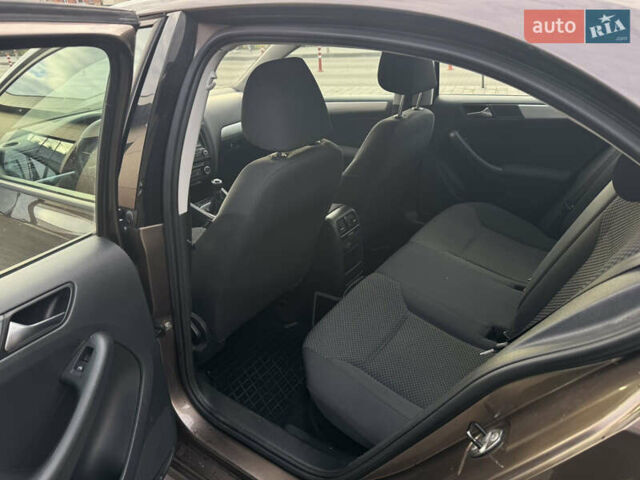 Коричневый Фольксваген Джетта, объемом двигателя 1.39 л и пробегом 191 тыс. км за 7300 $, фото 16 на Automoto.ua