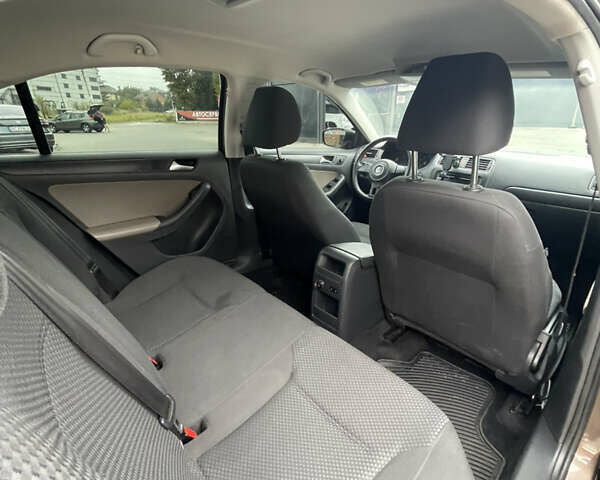 Коричневый Фольксваген Джетта, объемом двигателя 2 л и пробегом 259 тыс. км за 7999 $, фото 15 на Automoto.ua