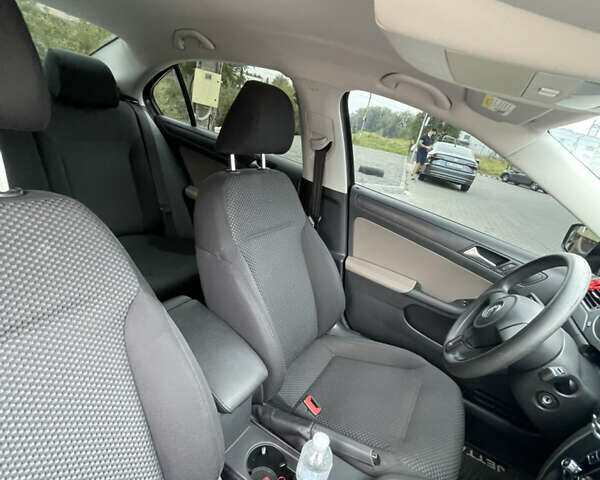 Коричневый Фольксваген Джетта, объемом двигателя 2 л и пробегом 259 тыс. км за 7999 $, фото 12 на Automoto.ua