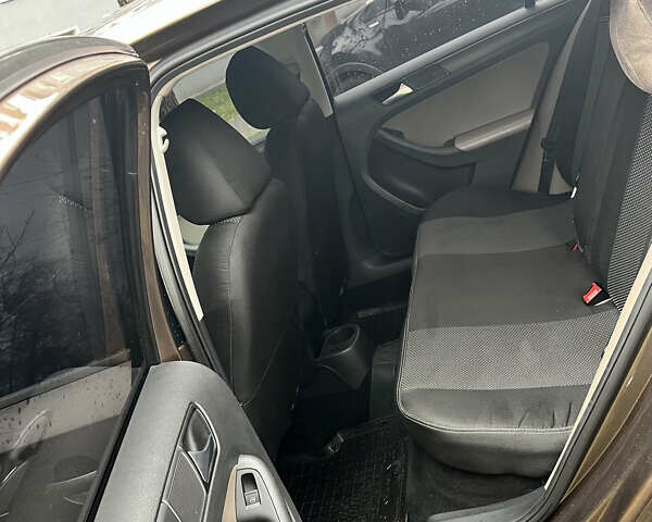 Коричневий Фольксваген Джетта, об'ємом двигуна 1.98 л та пробігом 193 тис. км за 8500 $, фото 8 на Automoto.ua