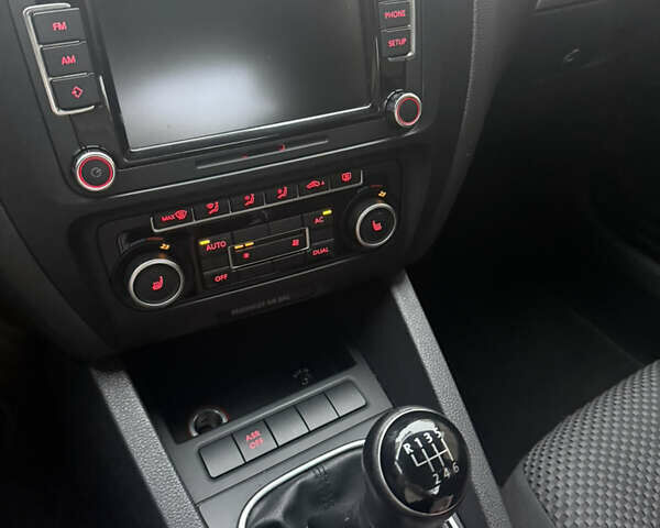 Коричневий Фольксваген Джетта, об'ємом двигуна 1.39 л та пробігом 152 тис. км за 7550 $, фото 4 на Automoto.ua