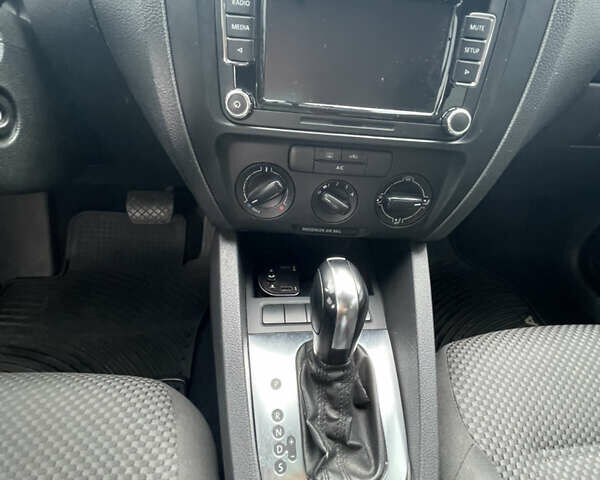 Коричневый Фольксваген Джетта, объемом двигателя 2 л и пробегом 259 тыс. км за 7999 $, фото 18 на Automoto.ua