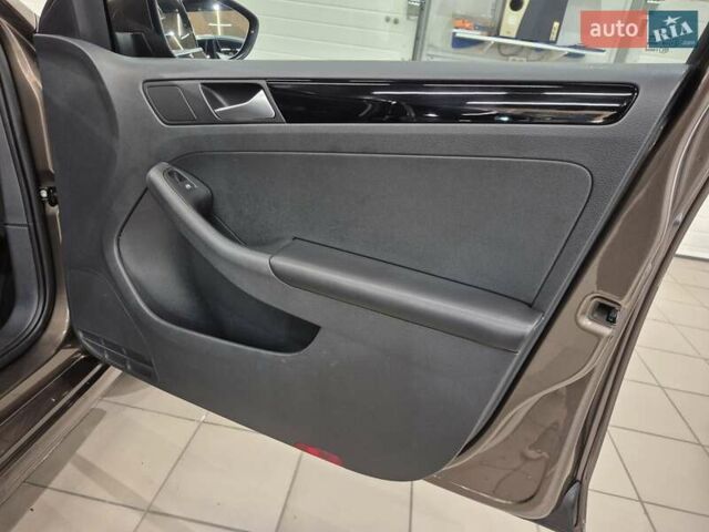 Фольксваген Джетта 2013 в Киеве на Automoto.ua Коричневый Фольксваген Джетта, объемом двигателя 1.97 л и пробегом 236 тыс. км за 10800 $, фото 26 на Automoto.ua