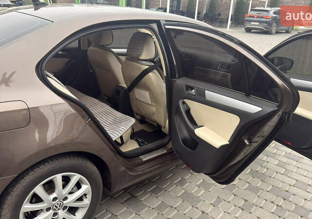 Коричневый Фольксваген Джетта, объемом двигателя 1.8 л и пробегом 182 тыс. км за 8000 $, фото 7 на Automoto.ua