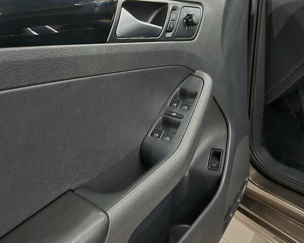 Фольксваген Джетта 2013 в Киеве на Automoto.ua Коричневый Фольксваген Джетта, объемом двигателя 1.97 л и пробегом 236 тыс. км за 10800 $, фото 20 на Automoto.ua