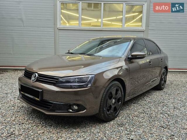 Фольксваген Джетта 2013 в Киеве на Automoto.ua Коричневый Фольксваген Джетта, объемом двигателя 1.97 л и пробегом 236 тыс. км за 10800 $, фото 6 на Automoto.ua