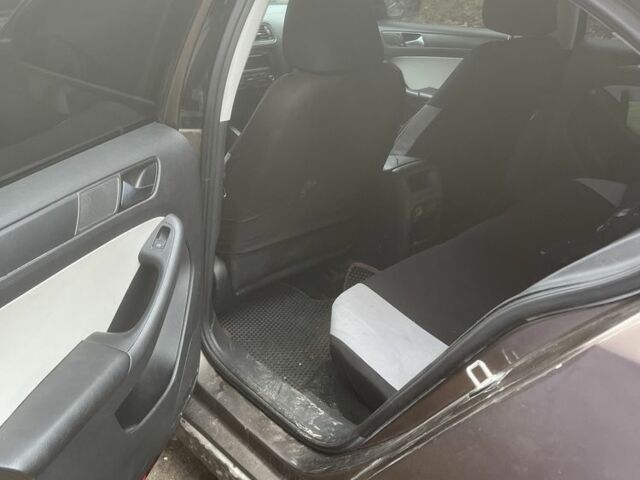 Коричневый Фольксваген Джетта, объемом двигателя 2 л и пробегом 144 тыс. км за 7800 $, фото 6 на Automoto.ua