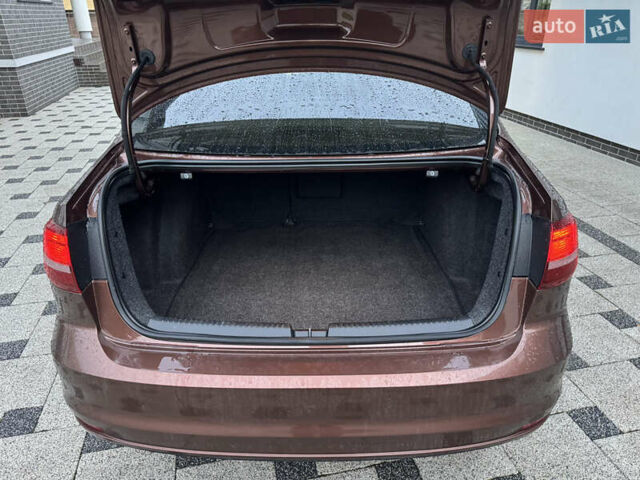 Коричневый Фольксваген Джетта, объемом двигателя 1.8 л и пробегом 198 тыс. км за 10200 $, фото 4 на Automoto.ua