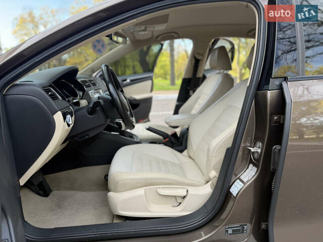 Коричневый Фольксваген Джетта, объемом двигателя 1.6 л и пробегом 107 тыс. км за 12750 $, фото 19 на Automoto.ua