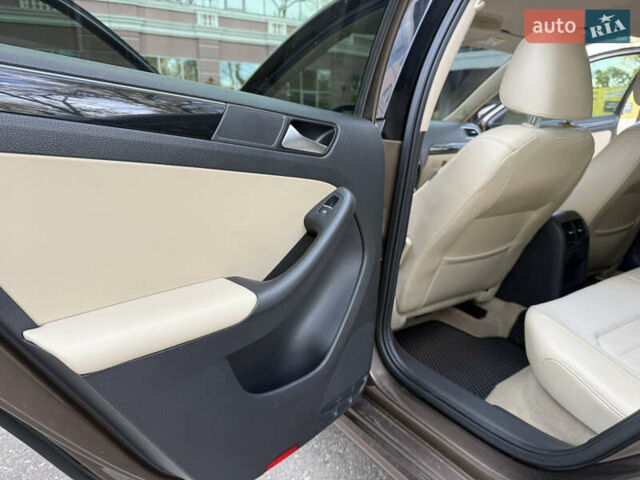 Коричневый Фольксваген Джетта, объемом двигателя 1.6 л и пробегом 107 тыс. км за 12750 $, фото 31 на Automoto.ua