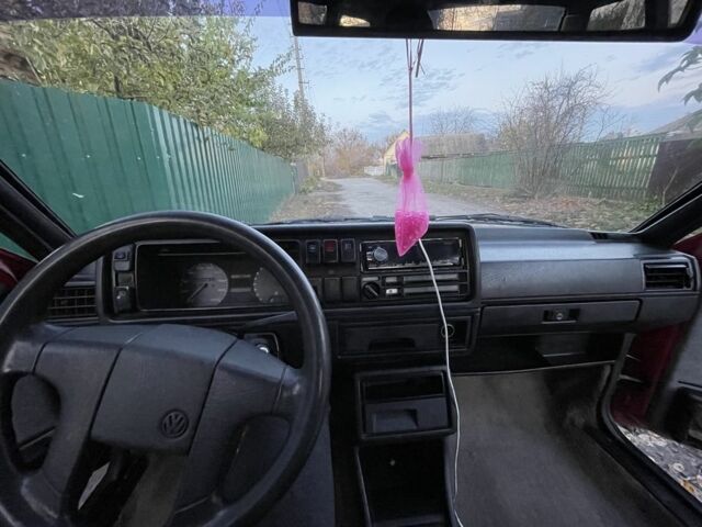 Красный Фольксваген Джетта, объемом двигателя 1.6 л и пробегом 220 тыс. км за 1300 $, фото 6 на Automoto.ua