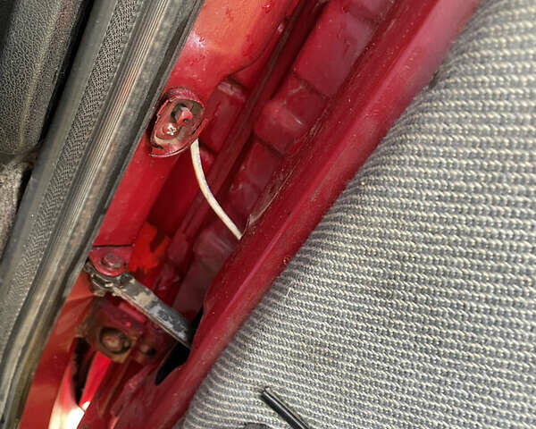 Красный Фольксваген Джетта, объемом двигателя 1.6 л и пробегом 260 тыс. км за 1350 $, фото 15 на Automoto.ua