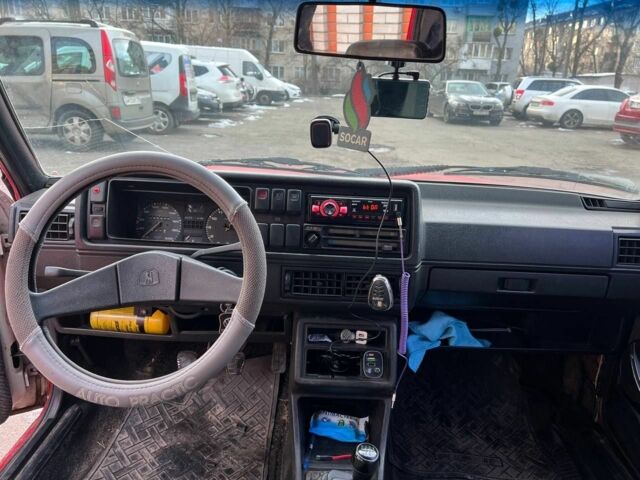 Червоний Фольксваген Джетта, об'ємом двигуна 1.6 л та пробігом 250 тис. км за 700 $, фото 5 на Automoto.ua