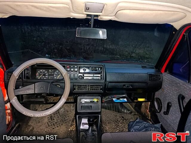 Красный Фольксваген Джетта, объемом двигателя 1.6 л и пробегом 253 тыс. км за 830 $, фото 6 на Automoto.ua