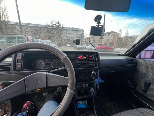 Червоний Фольксваген Джетта, об'ємом двигуна 1.6 л та пробігом 250 тис. км за 700 $, фото 2 на Automoto.ua