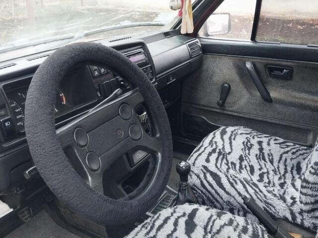 Красный Фольксваген Джетта, объемом двигателя 1.8 л и пробегом 444 тыс. км за 1181 $, фото 5 на Automoto.ua