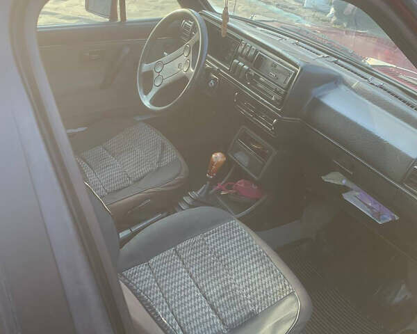 Красный Фольксваген Джетта, объемом двигателя 1.6 л и пробегом 354 тыс. км за 1100 $, фото 1 на Automoto.ua