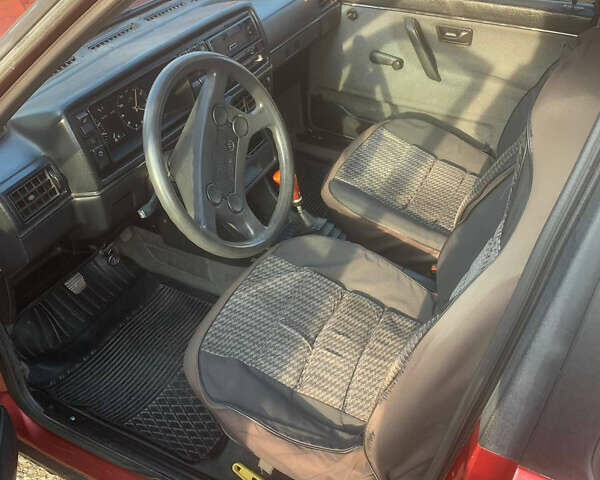 Красный Фольксваген Джетта, объемом двигателя 1.6 л и пробегом 354 тыс. км за 1100 $, фото 2 на Automoto.ua