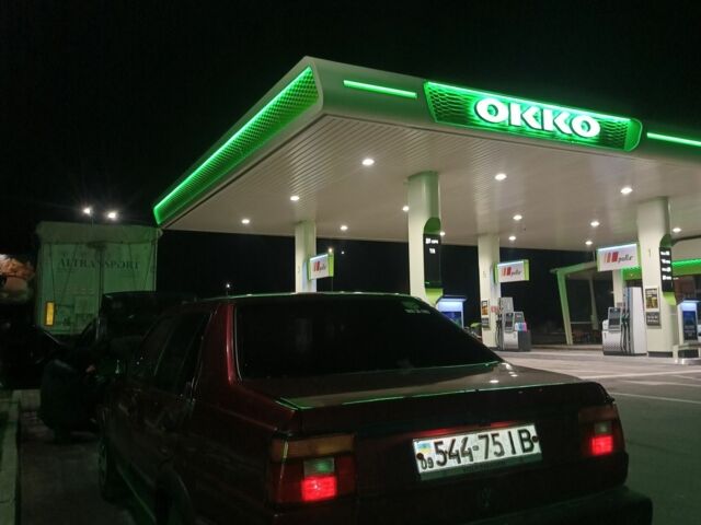 Красный Фольксваген Джетта, объемом двигателя 1.6 л и пробегом 390 тыс. км за 1800 $, фото 1 на Automoto.ua