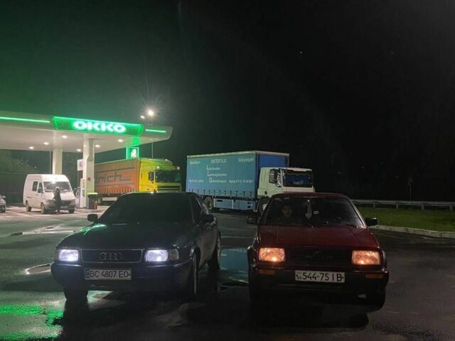 Красный Фольксваген Джетта, объемом двигателя 1.6 л и пробегом 390 тыс. км за 1800 $, фото 8 на Automoto.ua