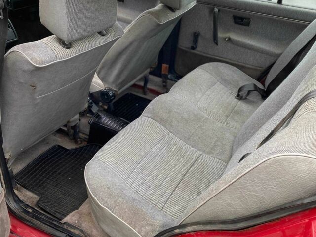 Красный Фольксваген Джетта, объемом двигателя 1.8 л и пробегом 210 тыс. км за 1550 $, фото 8 на Automoto.ua